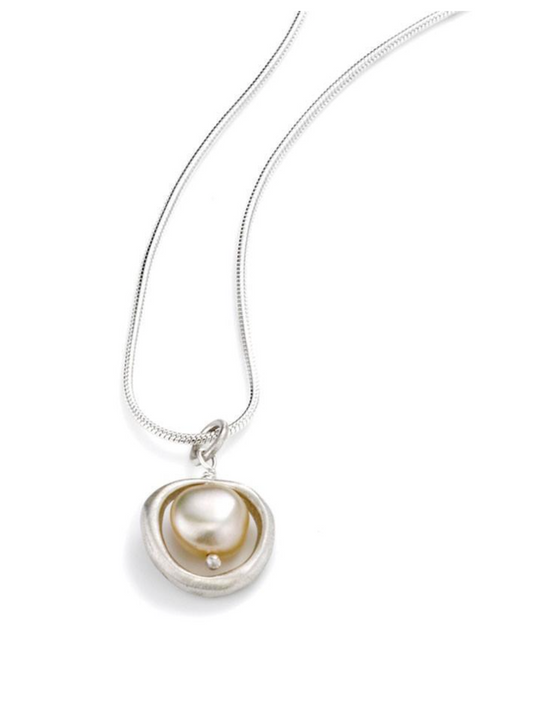 Philippa Roberts Organic Circle with Large Pearl Necklace